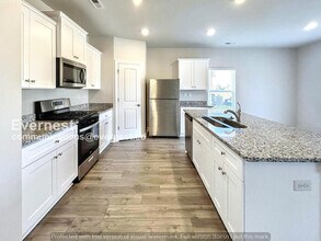 Building Photo - 3251 Quintana Dr