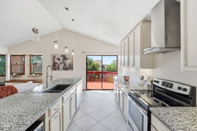 Building Photo - Updated 3 Bed Home in D20 with Bonus Room & Pikes Peak Views