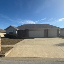 Building Photo - 630 S Long Dr