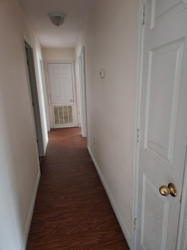 Foto del edificio - 1215 Collins Rd