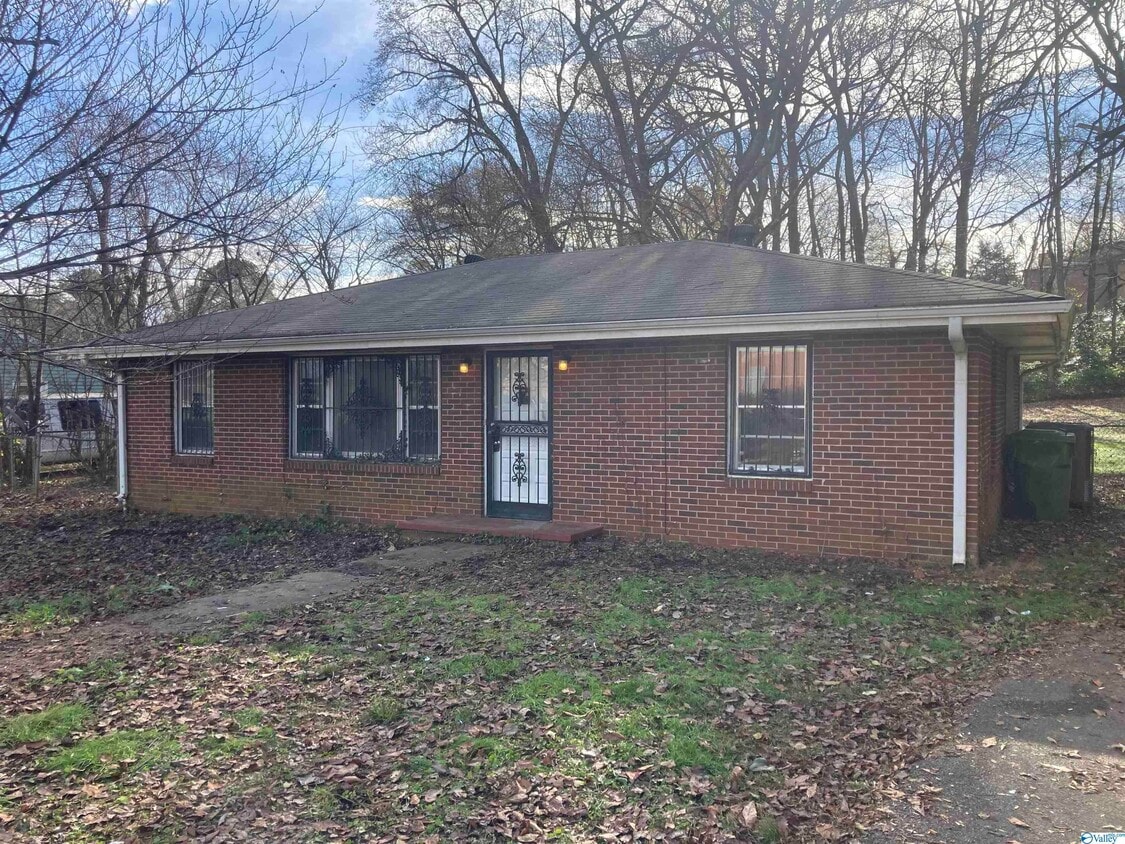 3205 Hillandale Rd NW, Huntsville, AL 35816 House Rental in