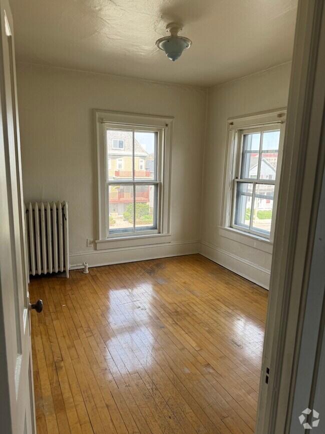 Building Photo - 1658 N Van Buren St