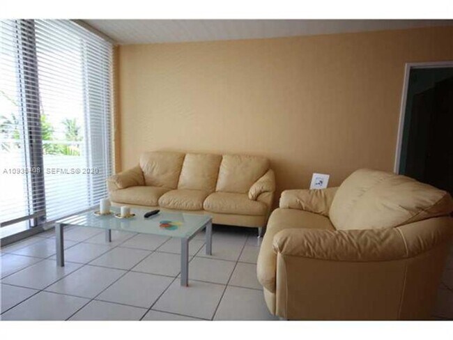 Foto del edificio - 5161 Collins Ave