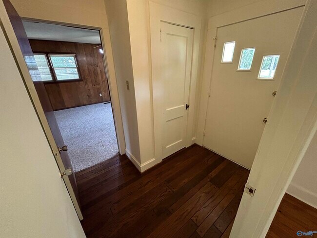 Building Photo - 209 6th St NE