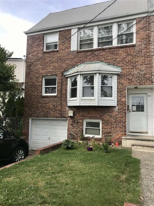 Primary Photo - 44 Briarwood Rd