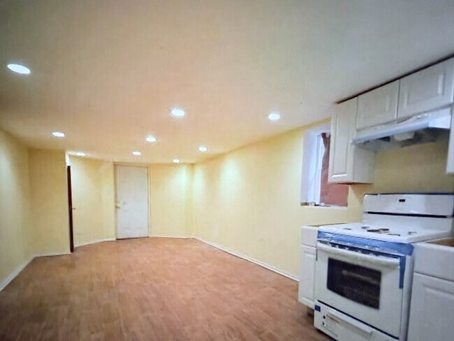 Foto del edificio - 1615 W Foster Ave