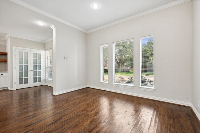 Building Photo - 6043 Fieldstone Dr