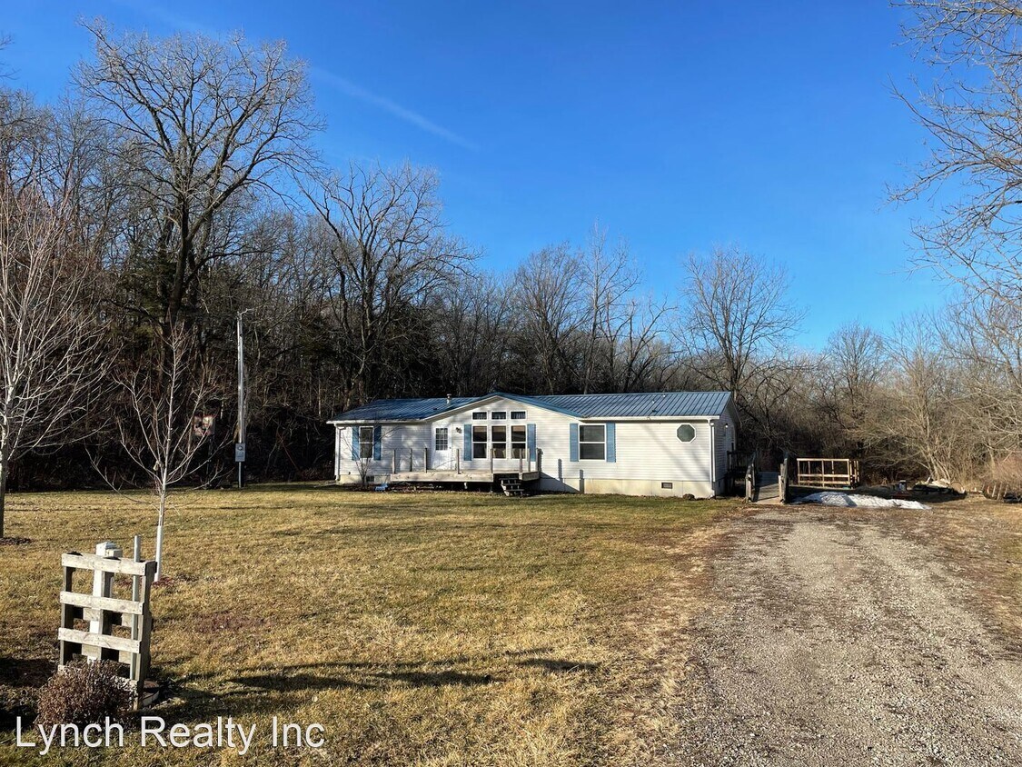 3 br, 2 bath House 11779 Mink Blvd House Rental in Bloomfield, IA