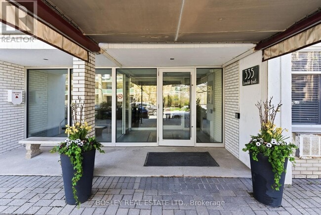 Building Photo - 335 Lonsdale Rd