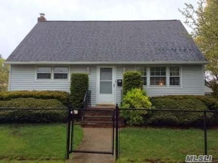 Primary Photo - 35 Larch St