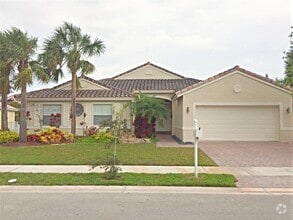 Building Photo - 743 SW 190th Ave