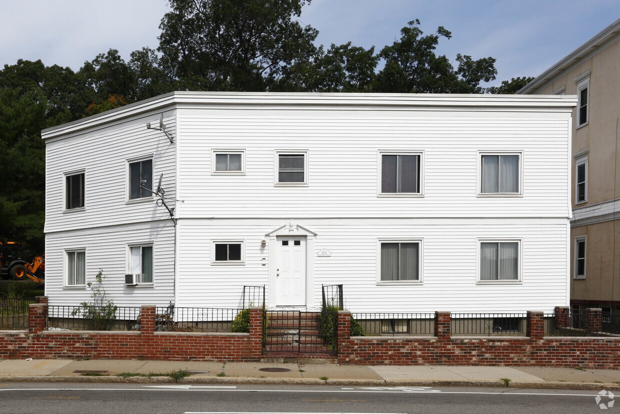 Building Photo - 4635 Washington St