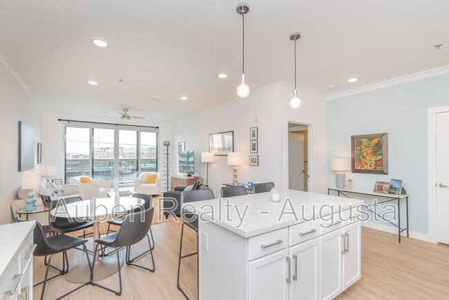 Building Photo - 111 Railroad Ave