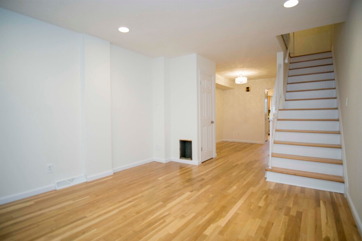Primary Photo - 34 WALDO Ave