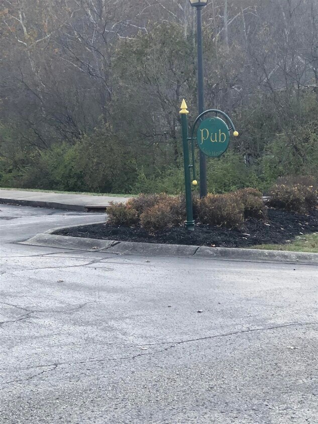 2126 Carrick Ct Unit 300, Crescent Springs, KY 41017 Condo for Rent