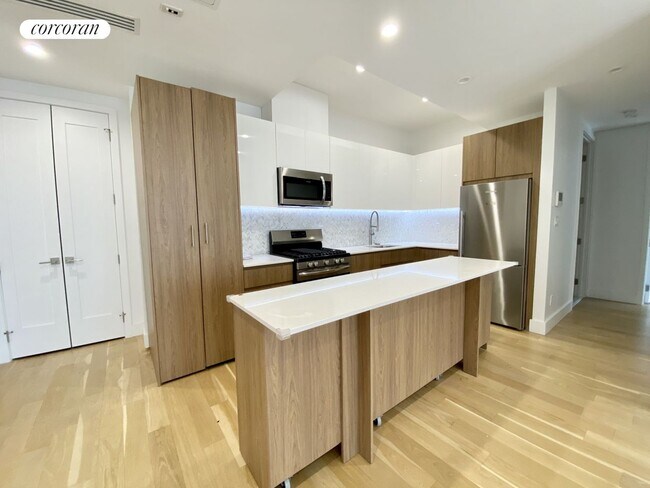 Foto del edificio - 322 Gates Ave
