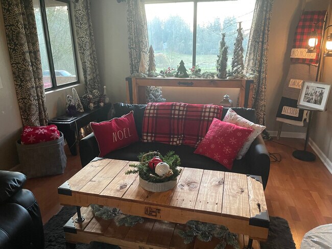 Foto del edificio - 2804 NW 199th St