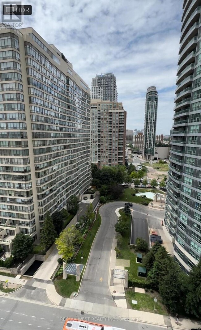 Building Photo - 30 Elm Dr W
