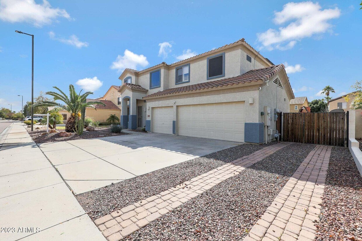 Foto principal - 12951 W Campbell Ave