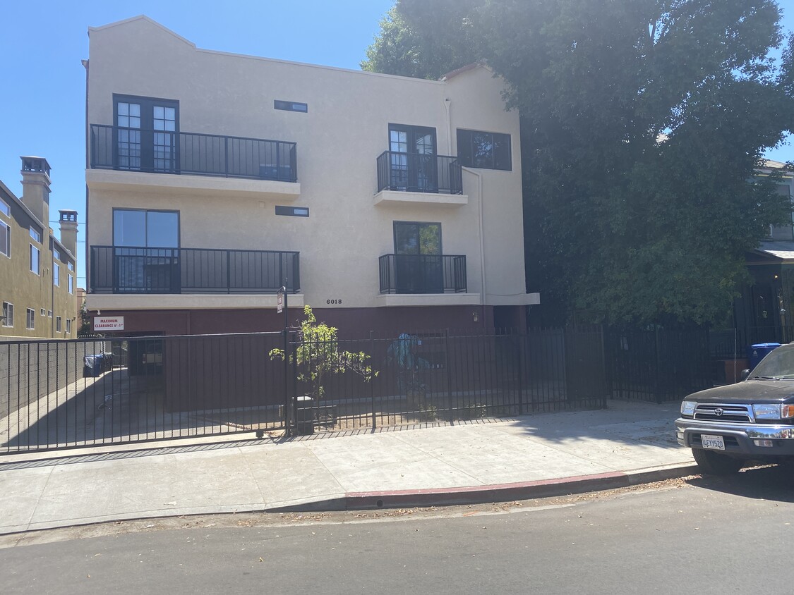 Primary Photo - 6018 Barton Ave