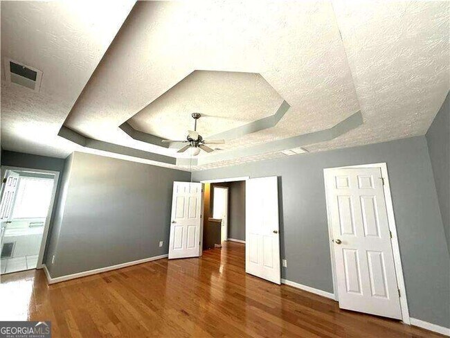 Building Photo - 7566 Larchwood Ln