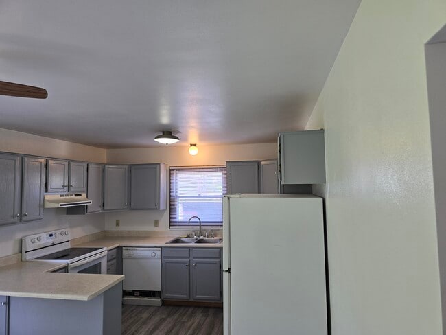 Building Photo - 391 Willow Grove Dr