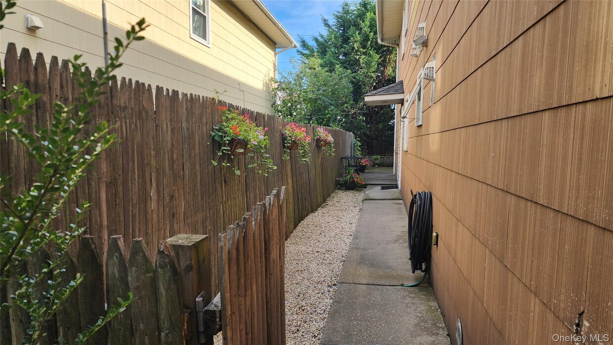 Foto principal - 632 E Olive St