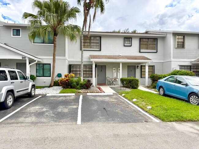 Foto del edificio - 531 NW 103rd Terrace