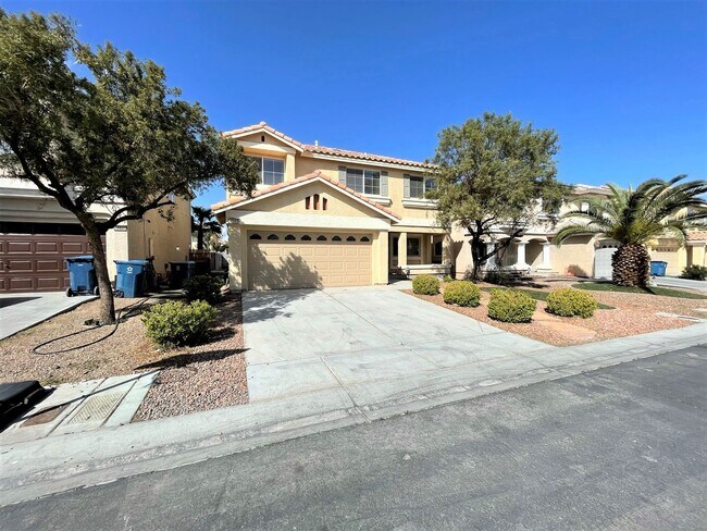 Foto del edificio - Two-story 4 BR & 3 BA designs offer luxuri...