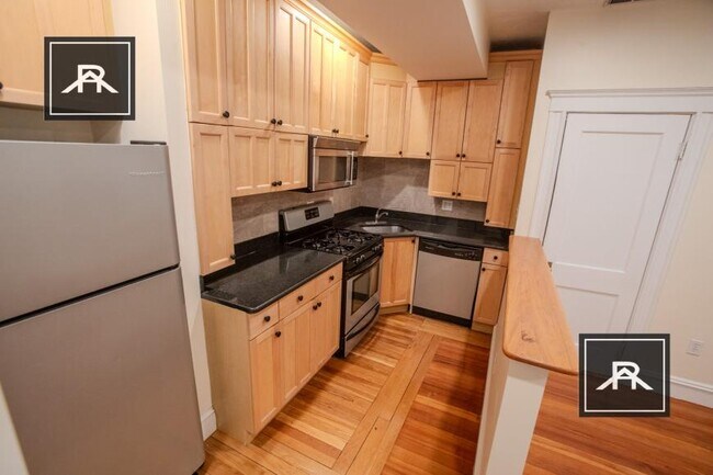 Foto del edificio - 3 bedroom in Brookline MA 02446