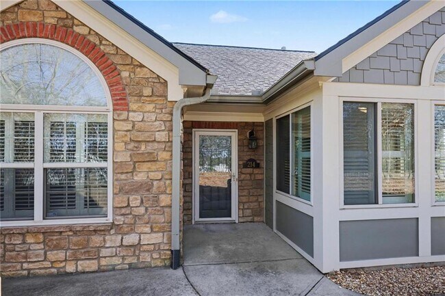 Foto del edificio - 214 Highlands Ridge Pl