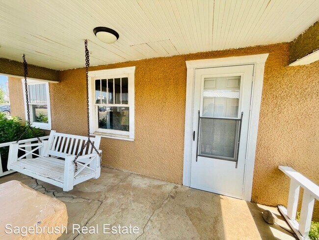 Foto del edificio - 2 br, 1 bath House - 412 W 7TH St.