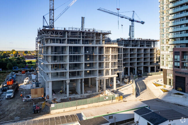 Photo du bâtiment - Avia Condo at Parkside Village