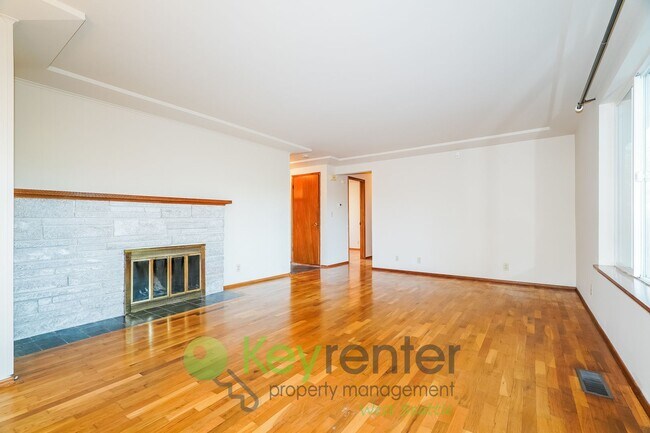 Foto del edificio - Live Comfortably in This 3-Bedroom with St...