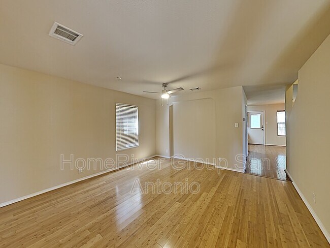 Foto del edificio - 135 Blue Juniper