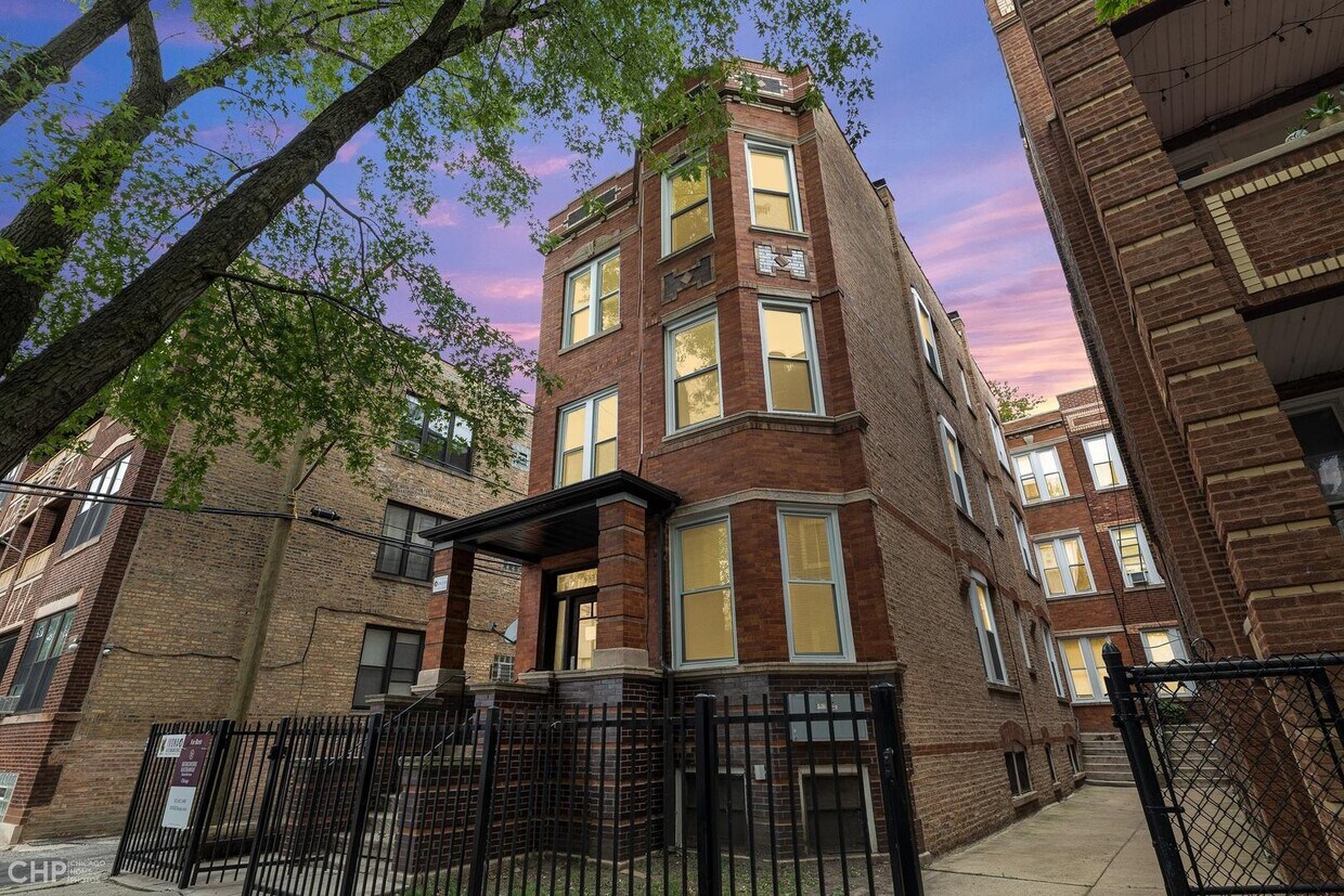 Primary Photo - 2346 W Thomas St