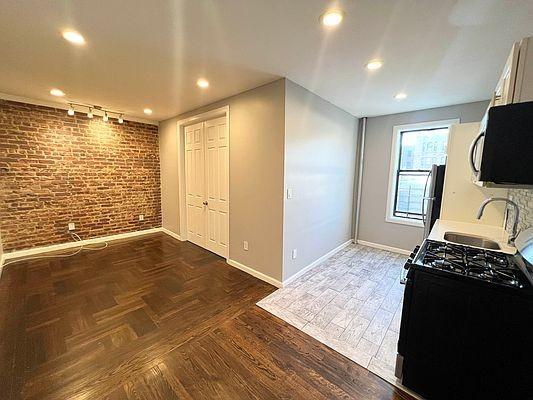 Building Photo - 2 bedroom in BRONX NY 10468