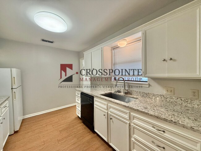 Foto del edificio - 3 Bedroom, 2 Bathroom Duplex!
