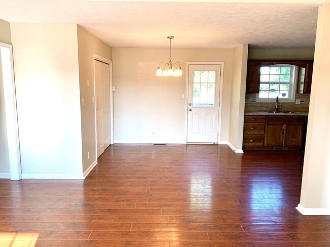 Foto del edificio - 3425 Foxrun Ln