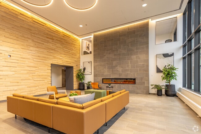 Lobby Photo - Old Eleanor