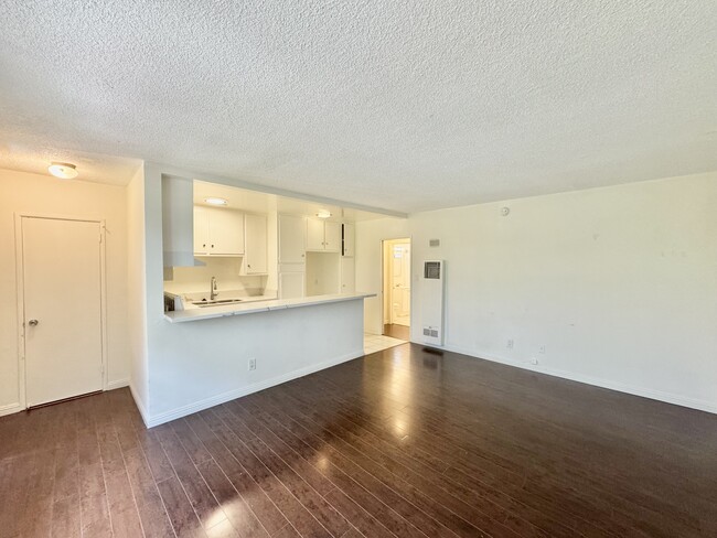 Building Photo - 3718 Mentone Ave