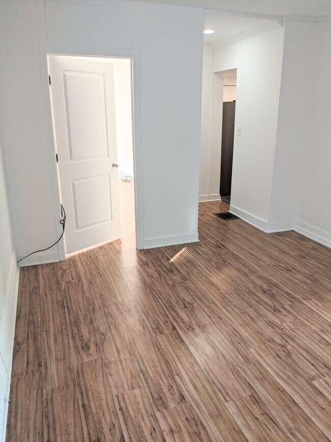 Living Room - 212 W Barnes Ave