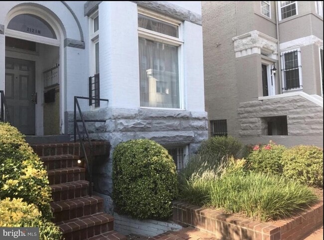Building Photo - 2121 N St NW Unit 7