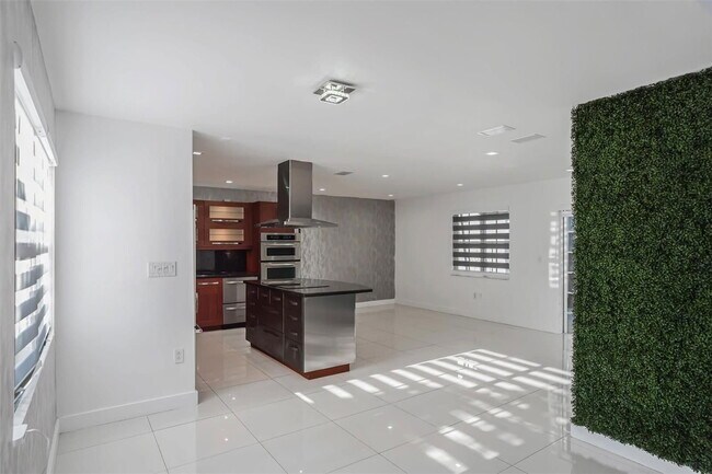 Foto del edificio - 46 NW 85th Ct