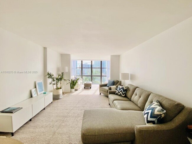 Foto del edificio - 800 Parkview Dr