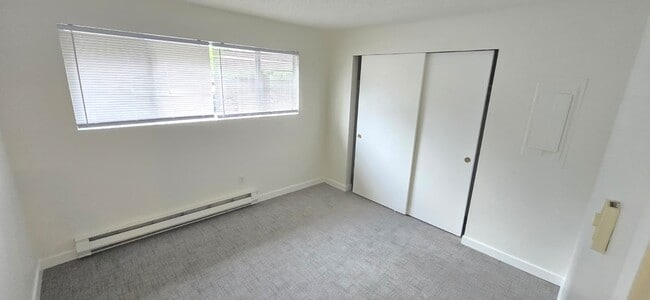 Building Photo - 13821 SE Allen Rd