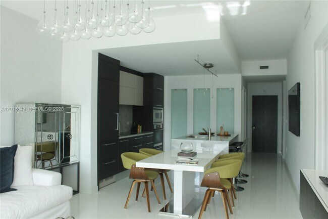 Building Photo - 900 Biscayne Blvd