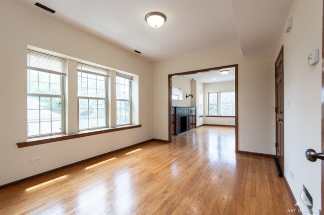 Foto del edificio - 3301 N Kilbourn Ave