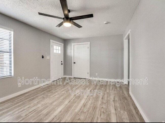 Foto del edificio - 1209 NE 42nd St