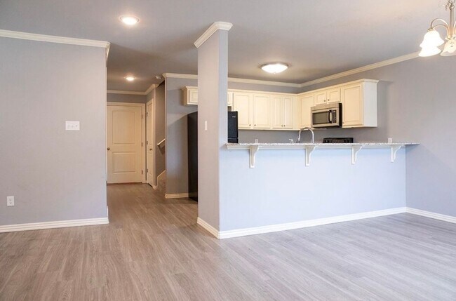 Foto del edificio - $200 AMAZON GIFT CARD WITH SIGNED LEASE!! 4b/4.5b Now Pre-leasing For August 10th move in!!